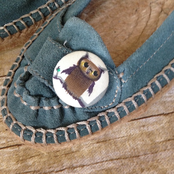 BC Footwear Suede Owl Button Espadrilles - Picture 3 of 7
